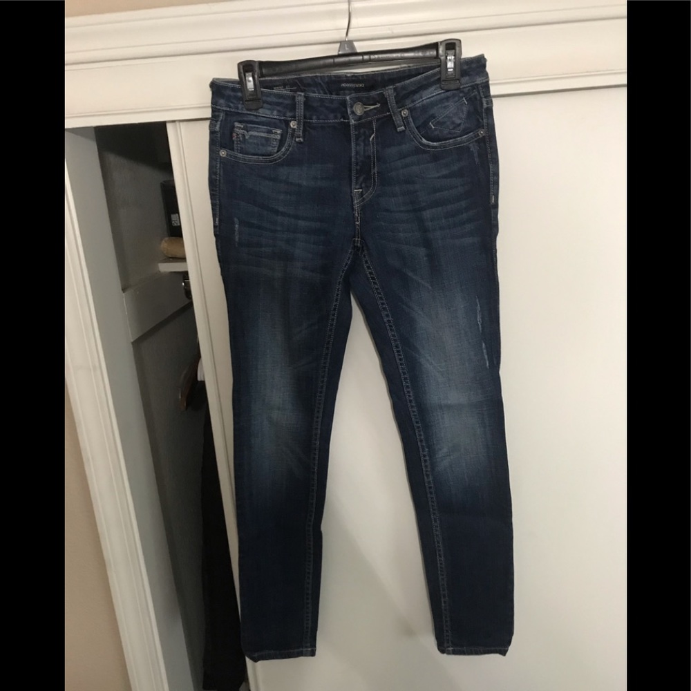 Women’s skinny jeans.